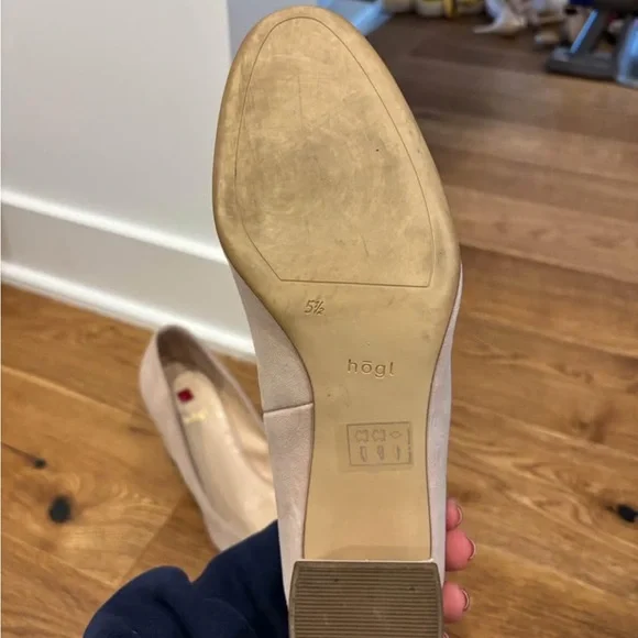 Tan Block Heel Pumps with Rounded Toe - Picture 2 of 3